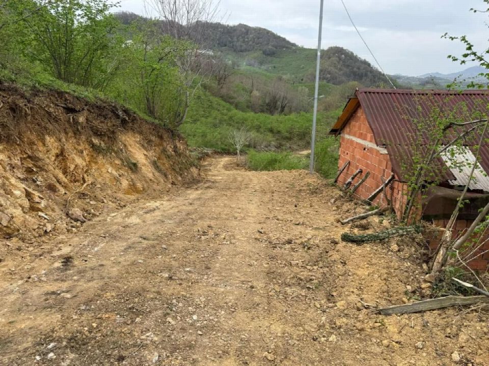 Yapraklı – Başköy bağlantı yolu ve Dolunay mahallesi Güleç sokak’ta çalışmalar devam ediyor