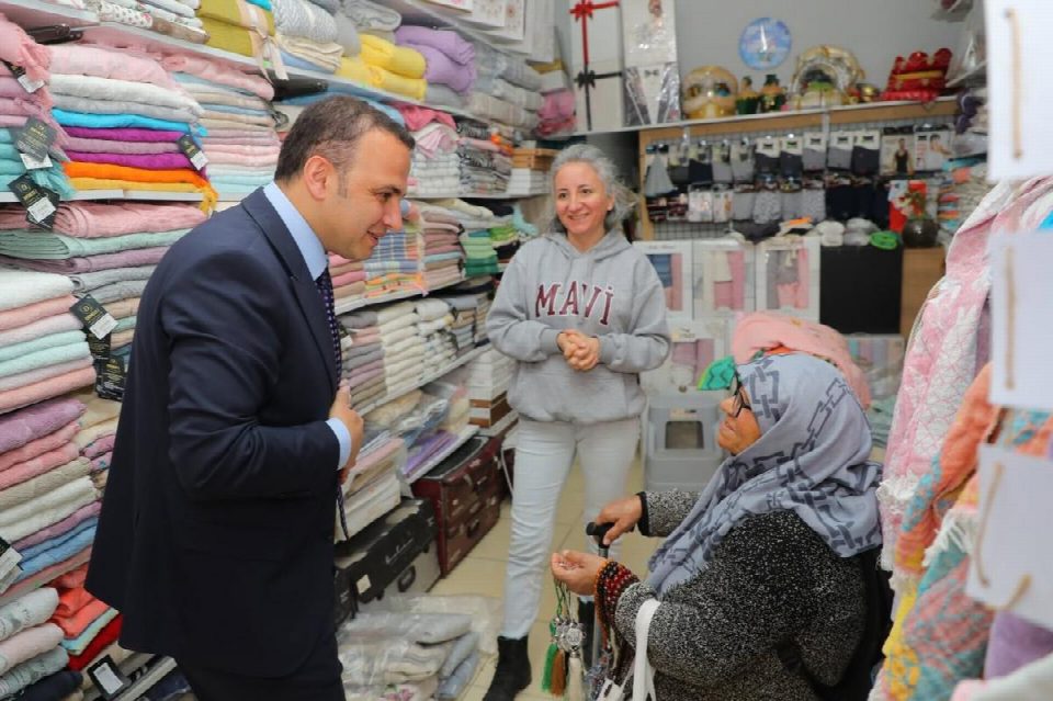 Başkan Kibar, esnaf ve vatandaşlarla gönül köprüsü kuruyor
