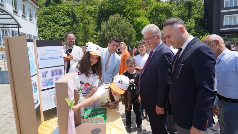 Yalıköy’de “Bilim Fuarı” ve “Renklerin Sesi” resim sergisi