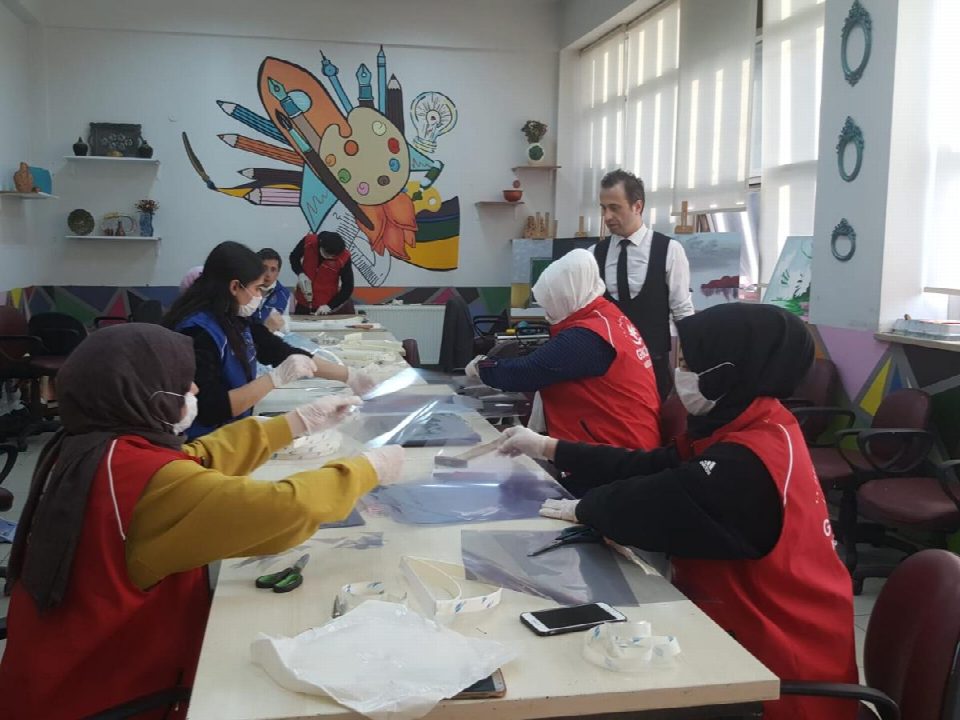 SAĞLIK ÇALIŞANLARINA BİR DESTEKDE FATSA GENÇLİK MERKEZİNDEN GELDİ