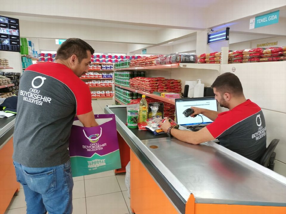 Büyükşehir sosyal market ile uzakları yakın ediyor