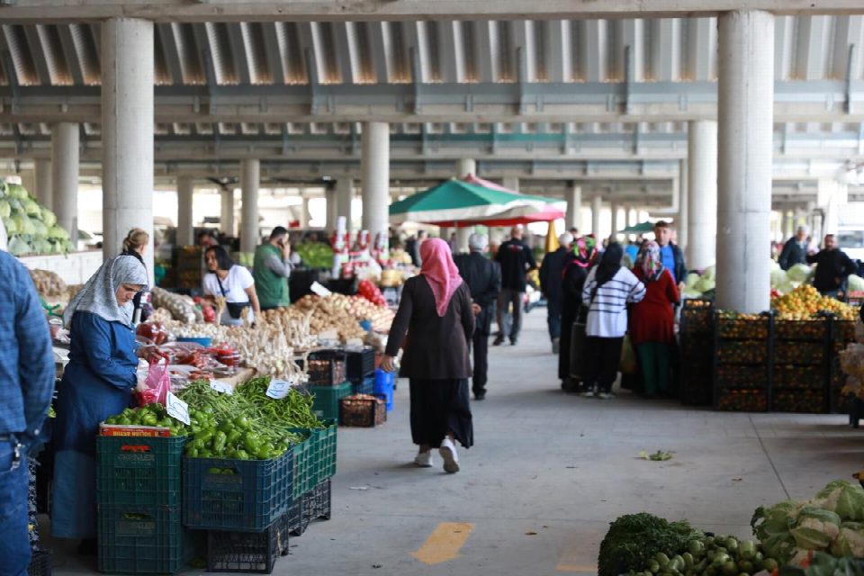 Fatsa kapalı pazar yeri pazarcı esnafı ve vatandaştan tam not aldı
