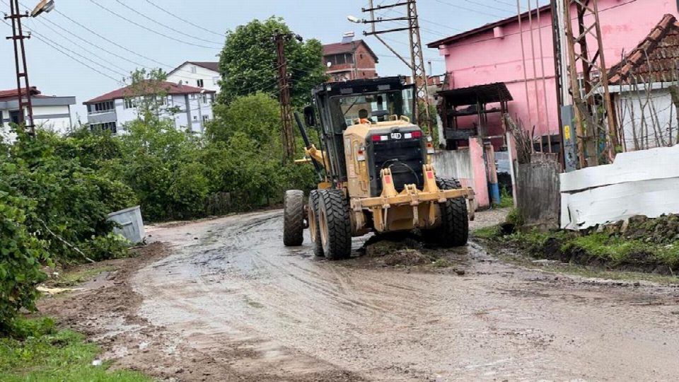 Belediye ekiplerinden su baskınlarına anında müdahale