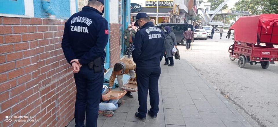 Zabıta’dan dilenciliğe geçit yok! 2021 yılında 247 yerli ve yabancı dilenciye müdahale edildi