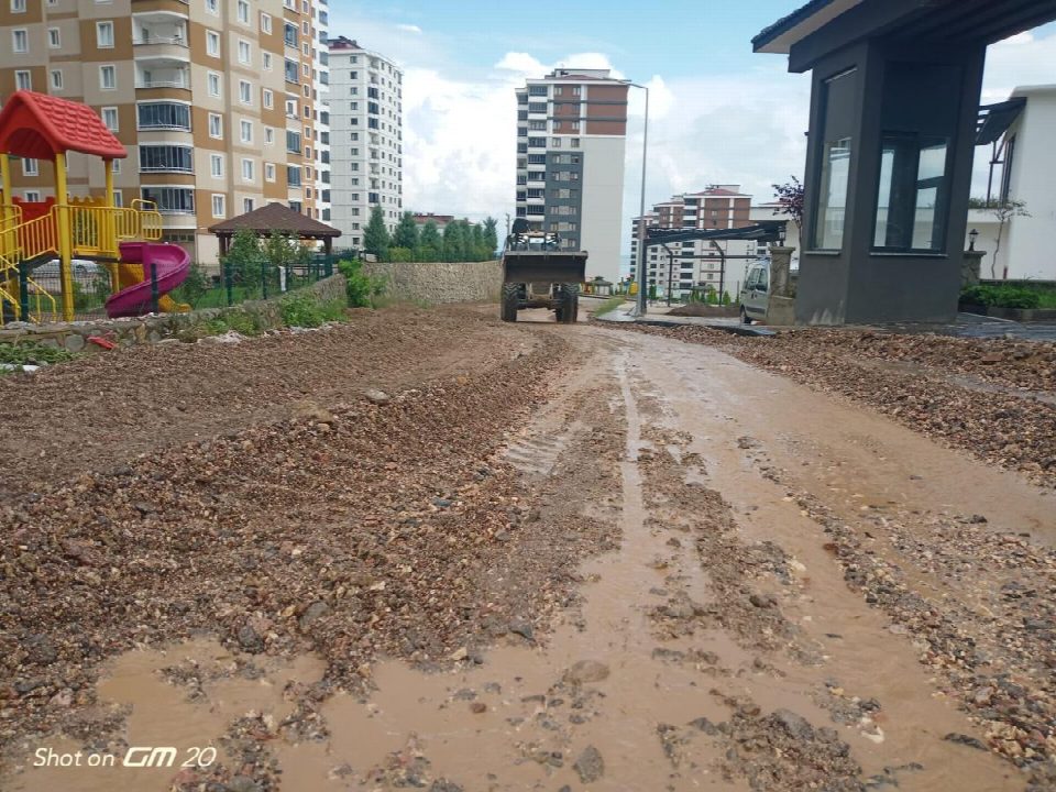 Sağanak yağış sonrası temizlik çalışmaları