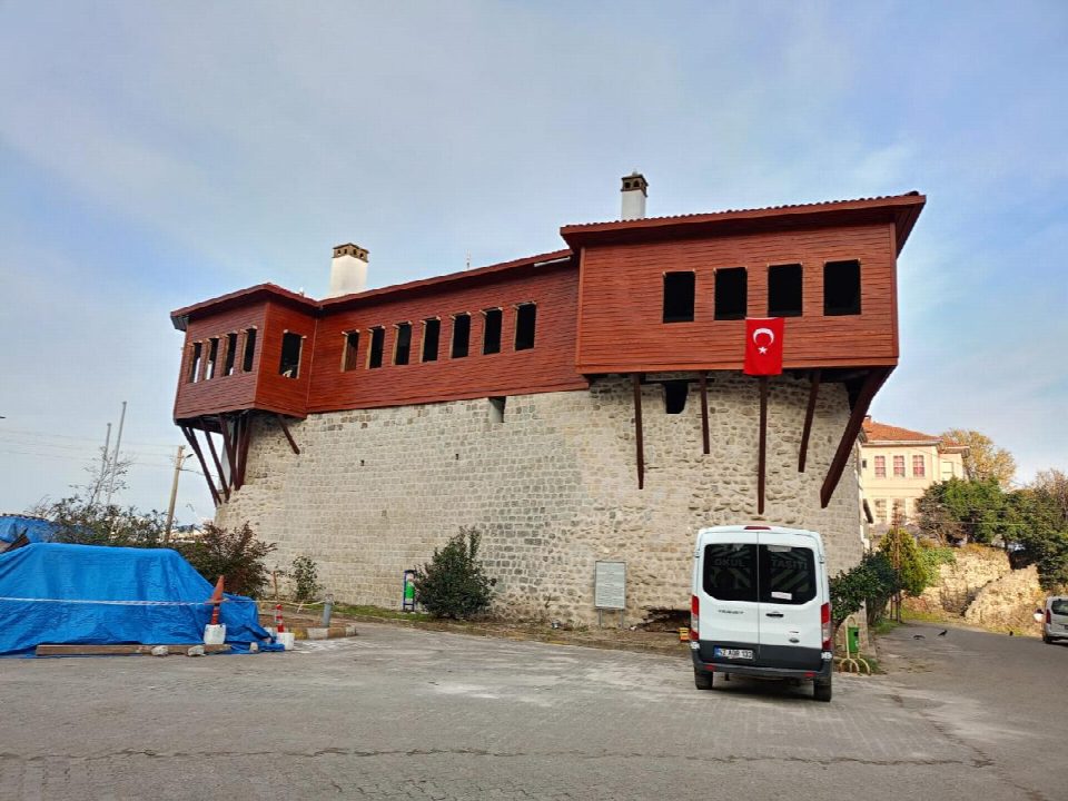 Tarihi konak şekilleniyor