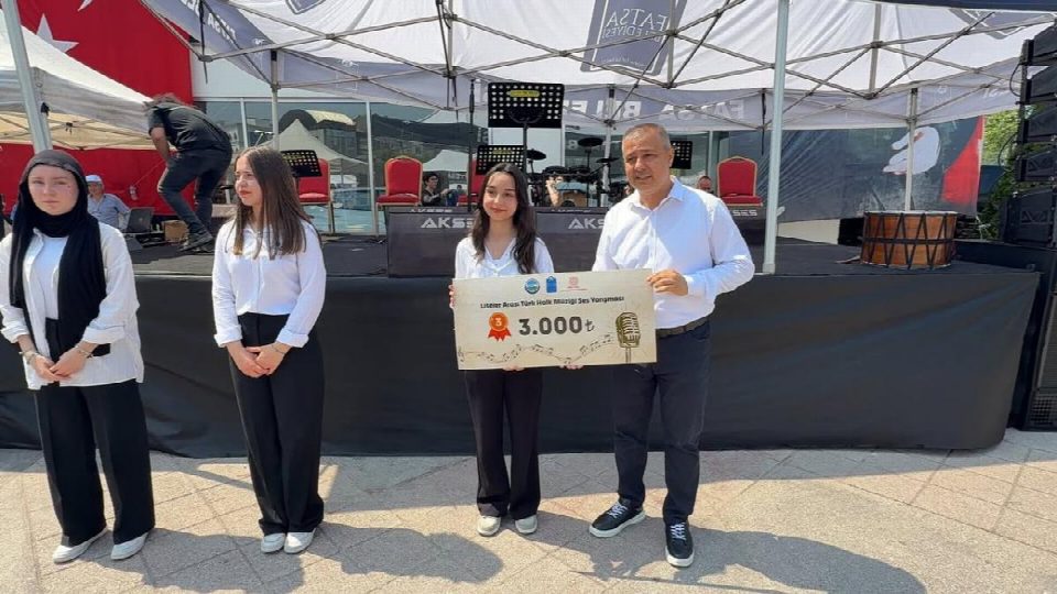 Genç yetenekler Fatsa’da sahne aldı, Nisa Şahin birincilikle taçlandı