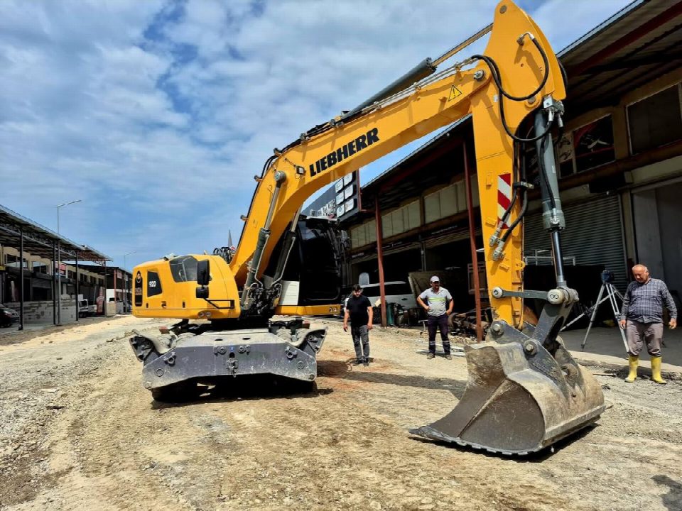 Fatsa özel sanayi sitesinde beton yol çalışması