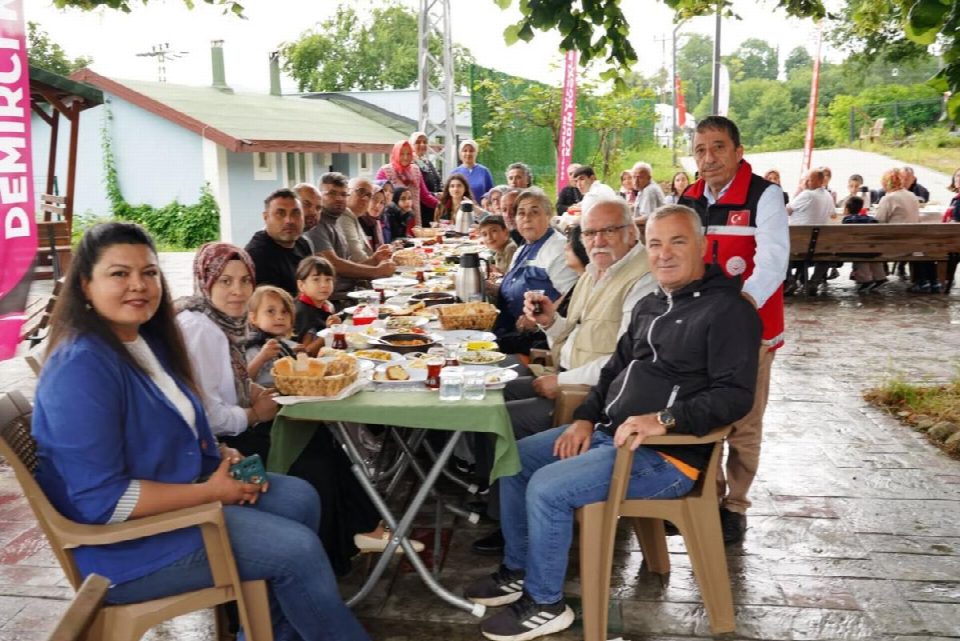 Ihlamur çiçekleri kadın kooperatifi koruyucu aileleri ağırladı
