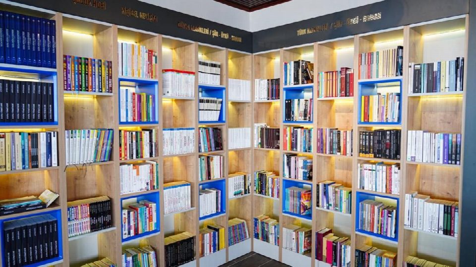 Gençliğin yeni adresi kitap kafe’de bir yılda rekor katılım
