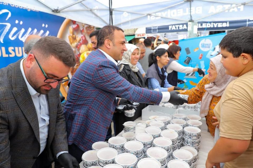 Fatsa belediyesinden aşure ikramı