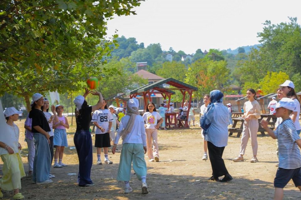 Taşlıca’da tatil keyfi: Çocuklar koştu, aileler dinlendi
