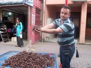 SEYYAR SATICILAR ARASINDA ZABITA EKİPLERİ AYRIMCILIK YAPIYORLAR