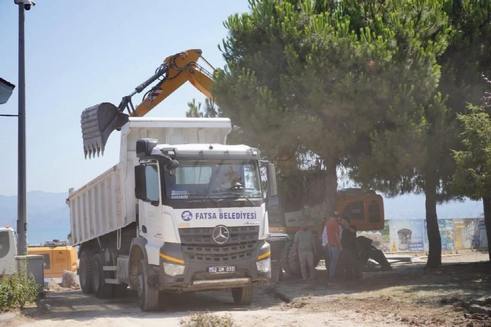 Fatsa Belediyesi’nden İskele Kafe terasına güvenlik tahkimatı