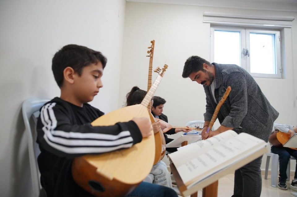 Fatsa belediyesi konservatuvarında yeni dönem heyecanı: gitar, keman ve bağlama kursları başladı