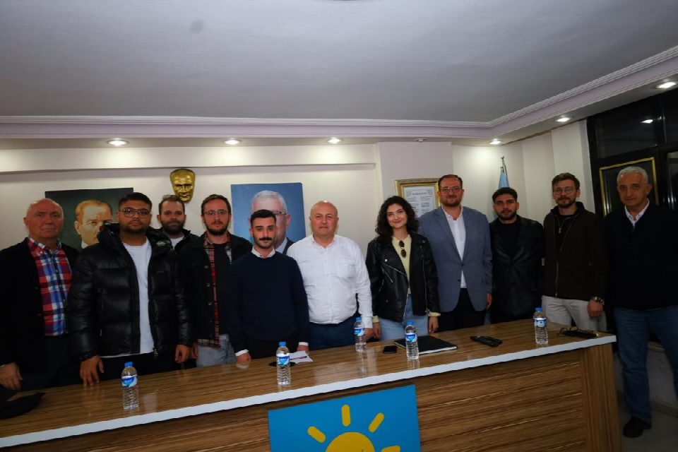 İYi parti de görev teslimi gerçekleşti