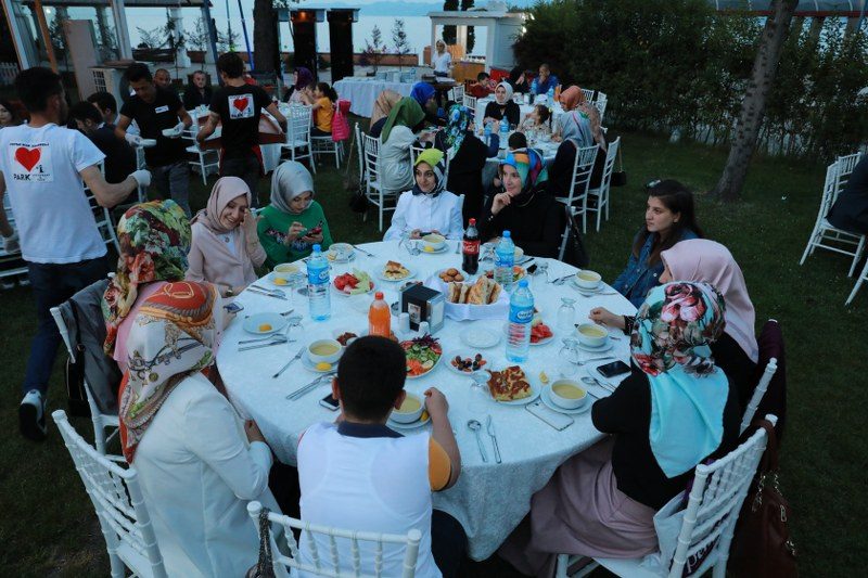 Fatsa Belediyesinden AK Partiye iftar yemeği