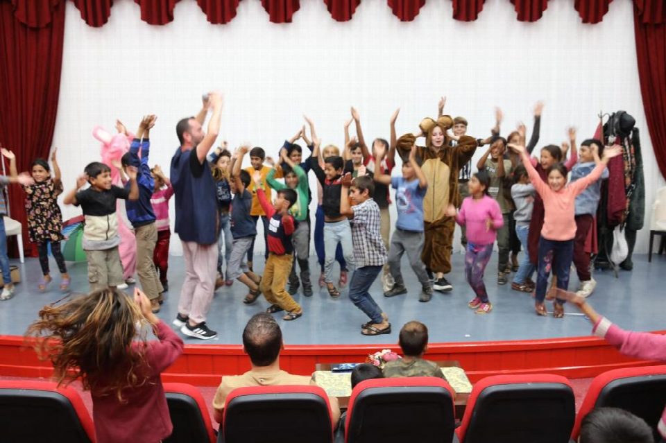 Belediye fındık işçilerinin çocuklarını gönüllerince eğlendirdi