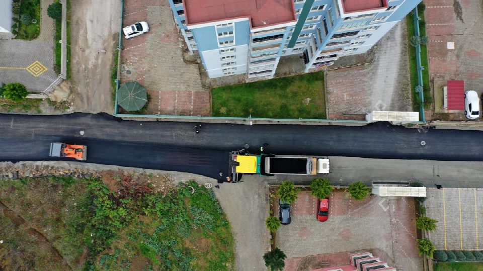 Dolunay’da son düzlük.. Mahalle sakinleri: “Tozdan, çamurdan geçemiyorduk. Şu an yolumuz asfaltlandı”