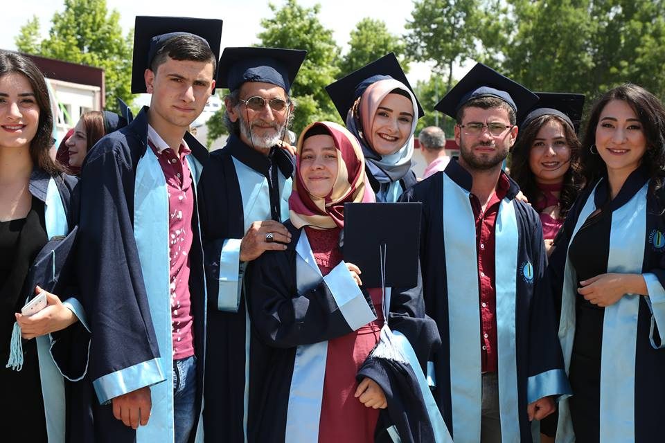 70 yaşında üniversite mezunu oldu