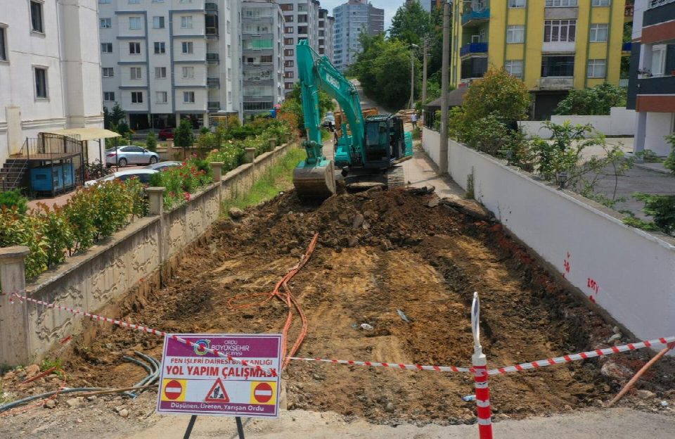 Büyükşehirden yoğun tempo.... Güvenli ve konforlu yollar için yoğun çalışmalar sürüyor