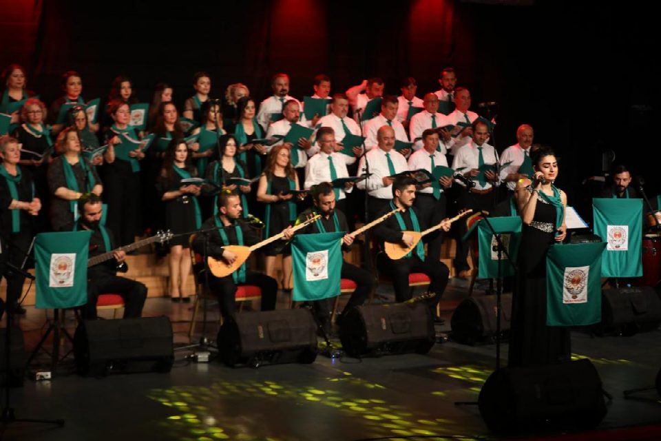 Alevi Kültür Yardımlaşma Derneği Korosu keyif verdi