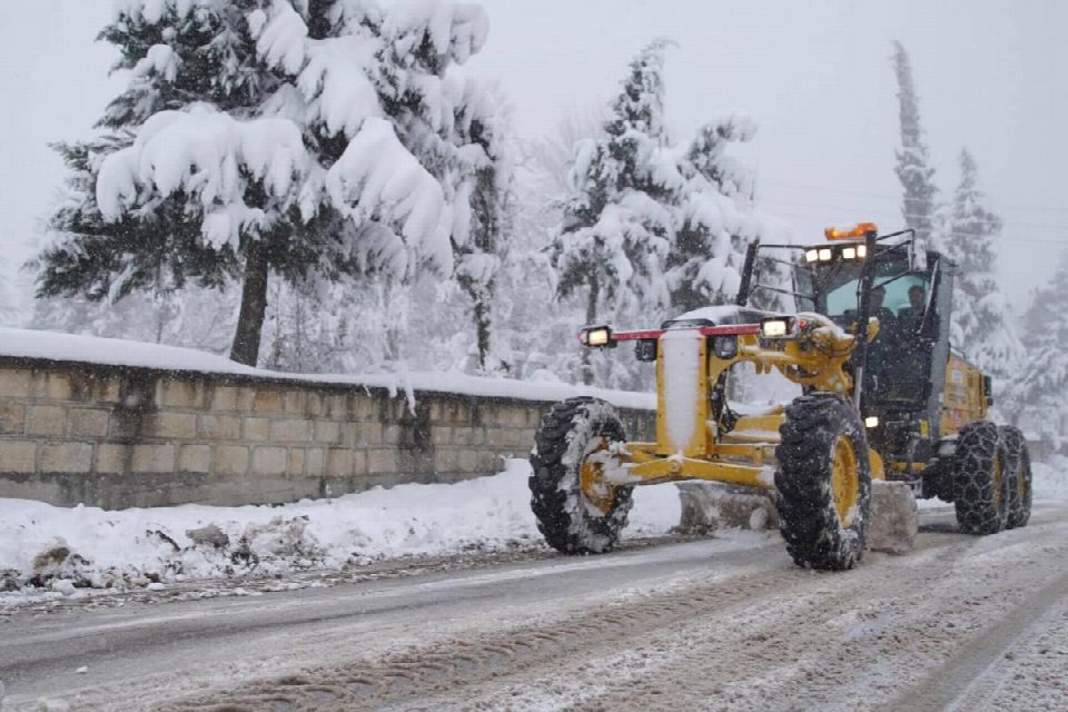Fatsa’da zorlu hava şartlarına rağmen temizlik çalışmaları aksamıyor