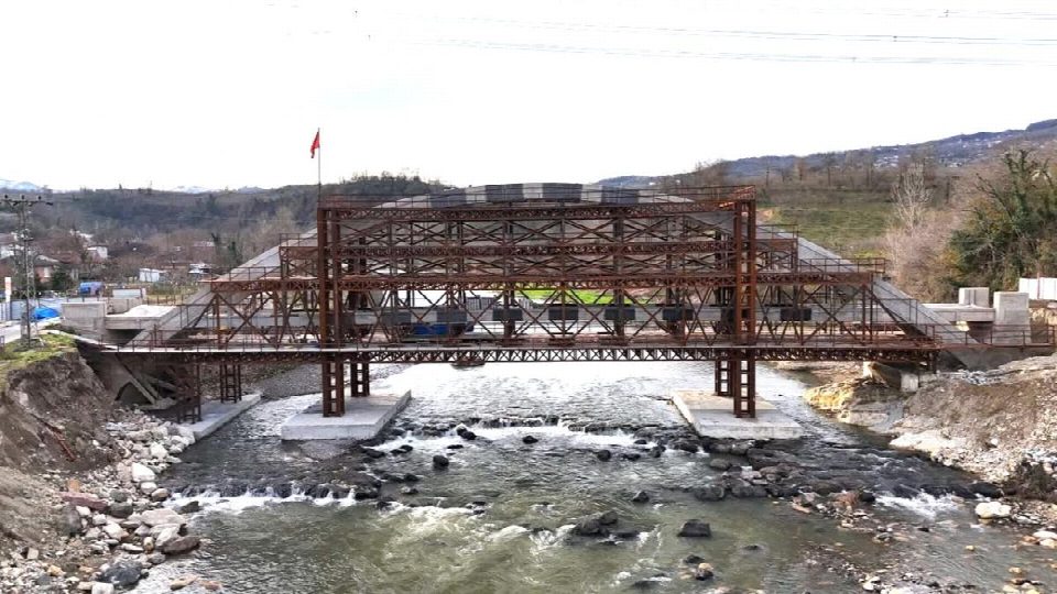 Taşlıca asma köprü'de çalışmalar devam ediyor