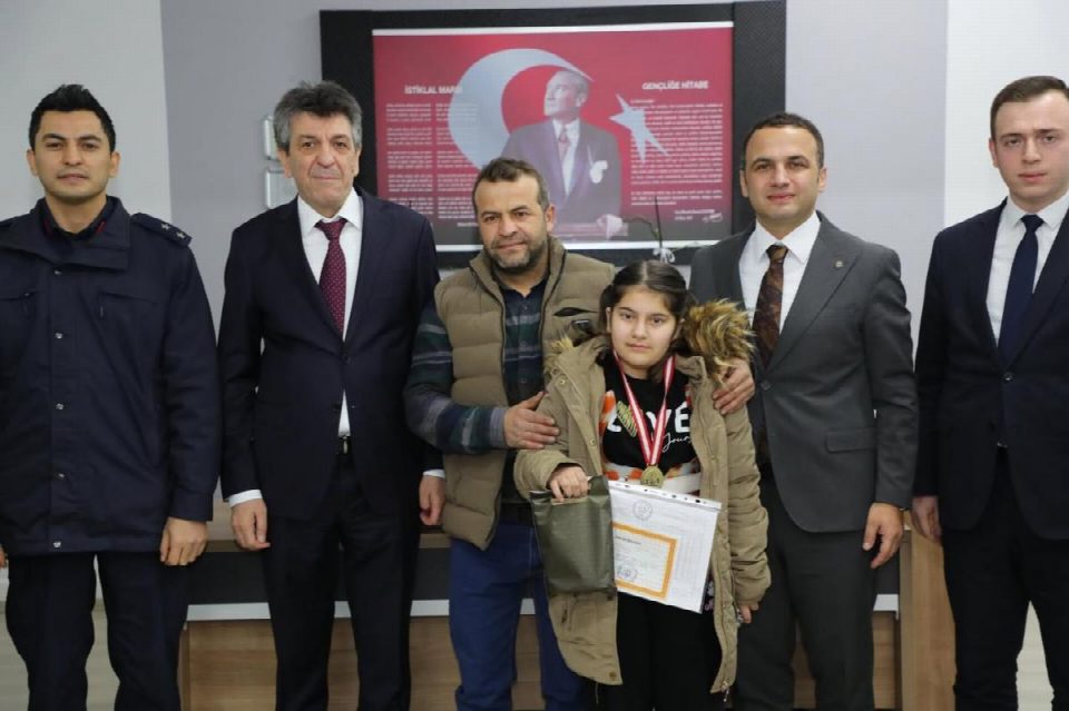 Hastalık engel olmadı; Cemre Zehra evde eğitimle hayata tutundu