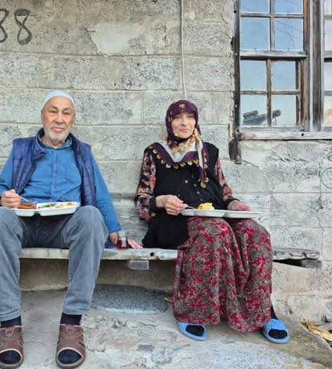 Karı-Koca bir gün arayla vefat etti