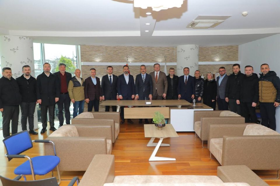 Eski bakan Mahmut Özer bir dizi temaslarda bulundu