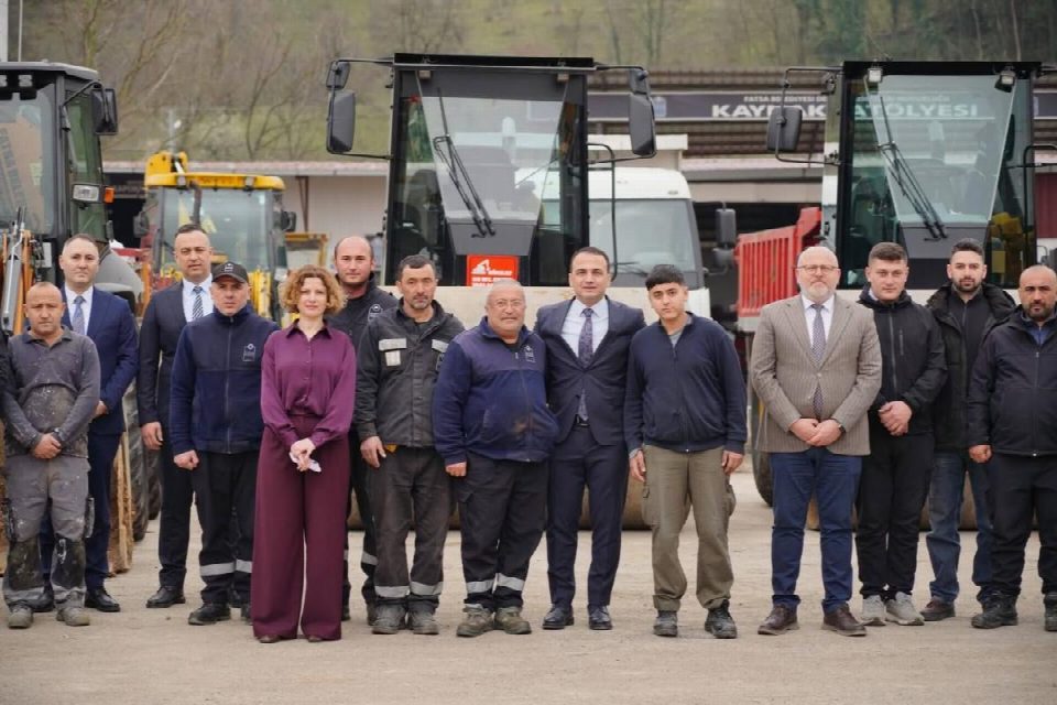Başkan kibar belediye personelleriyle bayramlaştı