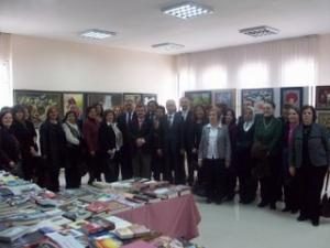 AZDUR SANAT EVİ KADIN VE ÇİÇEK TEMALI RESİM SERGİSİ AÇTI