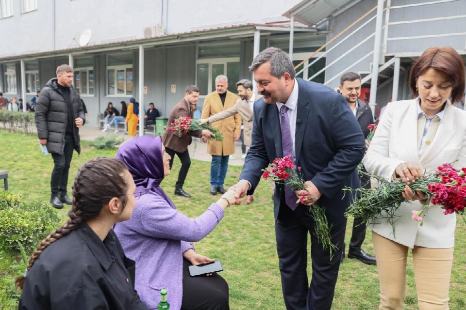 CHP Fatsa Belediye Başkan adayı Ahmet Karaoğlanoğlu’nun seçim çalışmaları tüm hızıyla devam ediyor... Karaoğlanoğlu “kadınlar başımızın tacıdır”