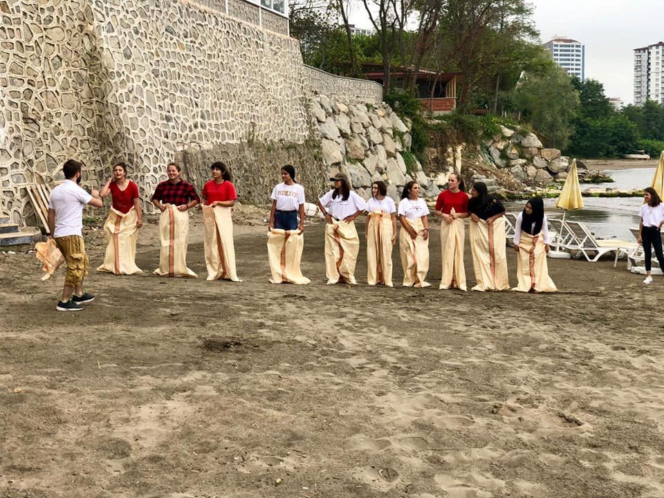Yuvada Kalan Çocuklar ve Huzur Evinde Kalan Yaşlılar İçin Program düzenledi