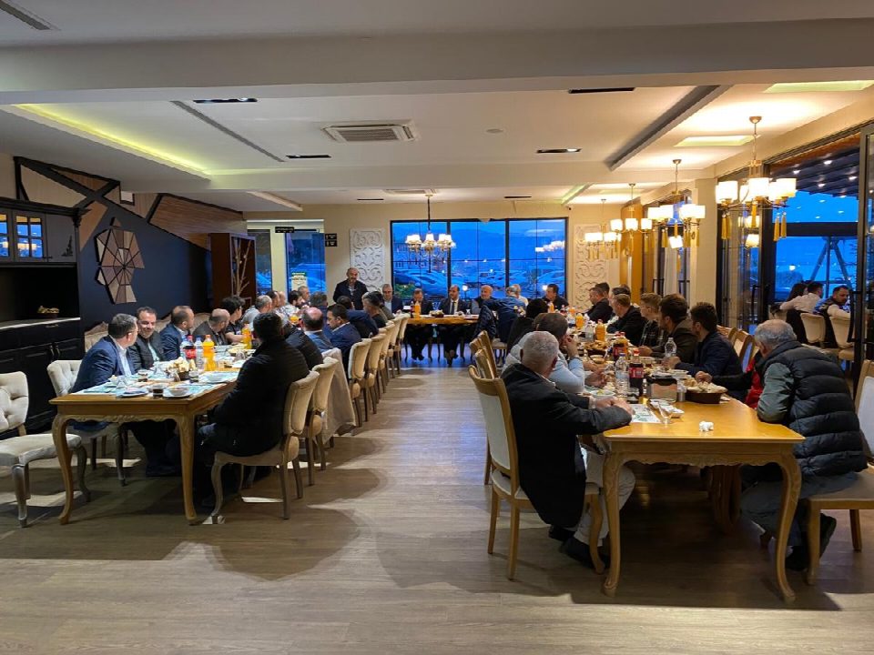 Hatipli’li esnaflar İftar yemeğinde bir araya geldiler