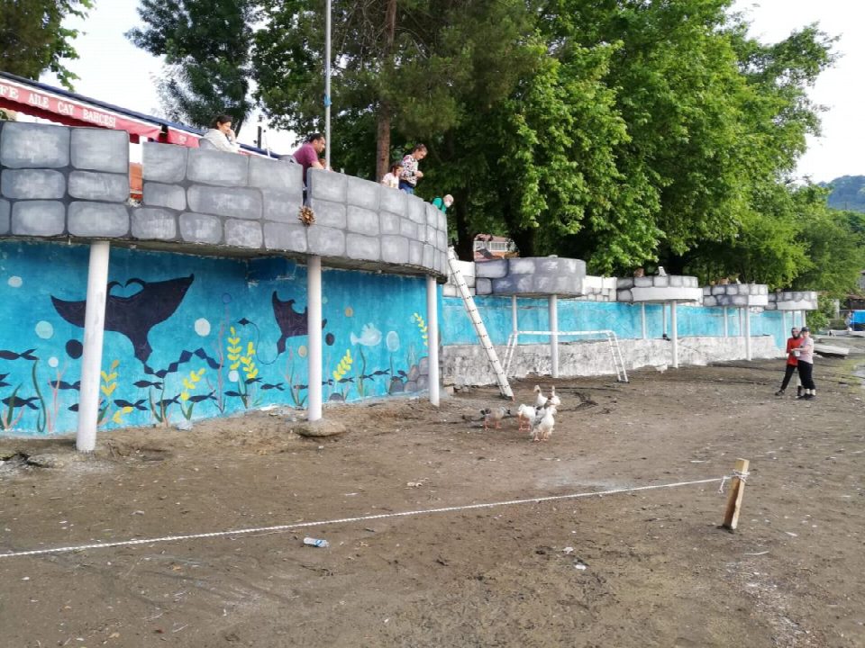 Yalıköy balıkçı barınağının duvarları süsleniyor