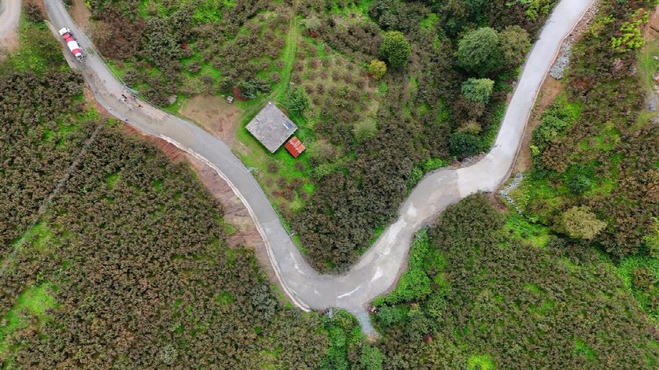 ALTINORDU ÖRENCİK’TE BETON YOL SEVİNCİ