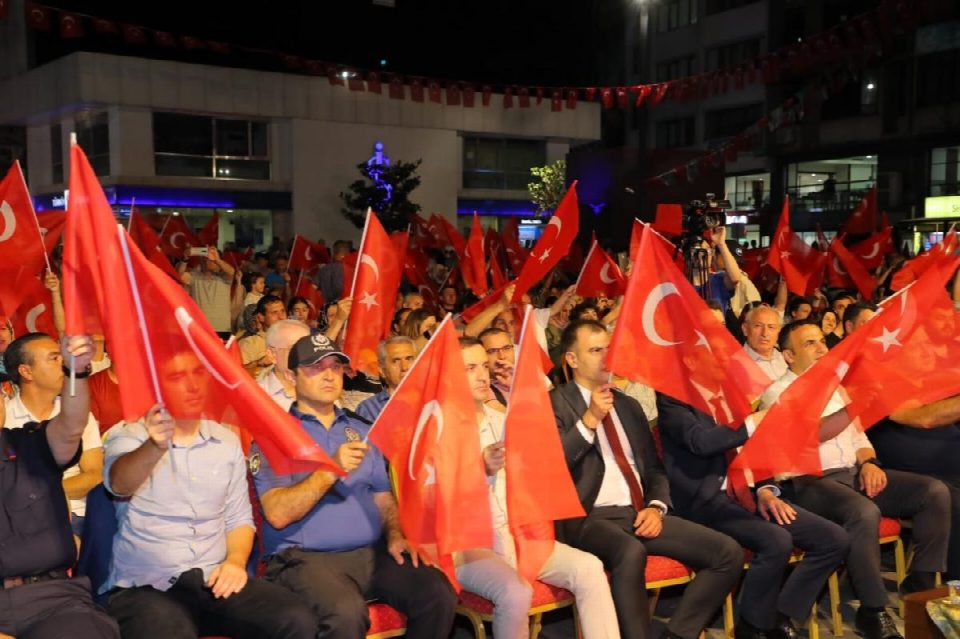 Belediye Başkanı Etem Kibar “15 temmuz, demokrasi tarihine altın harflerle yazılan şanlı bir destan gecesidir”