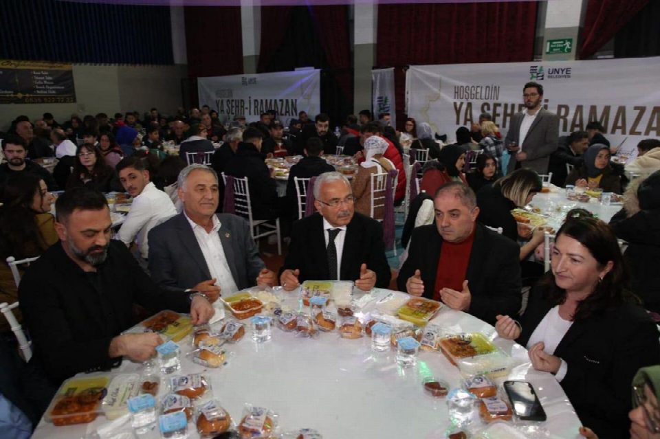 Gündüz sahada akşam gönül sofralarında