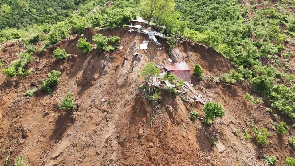 Kaymakam Avni Kula ve Başkan Kibar heyelan bölgesinde