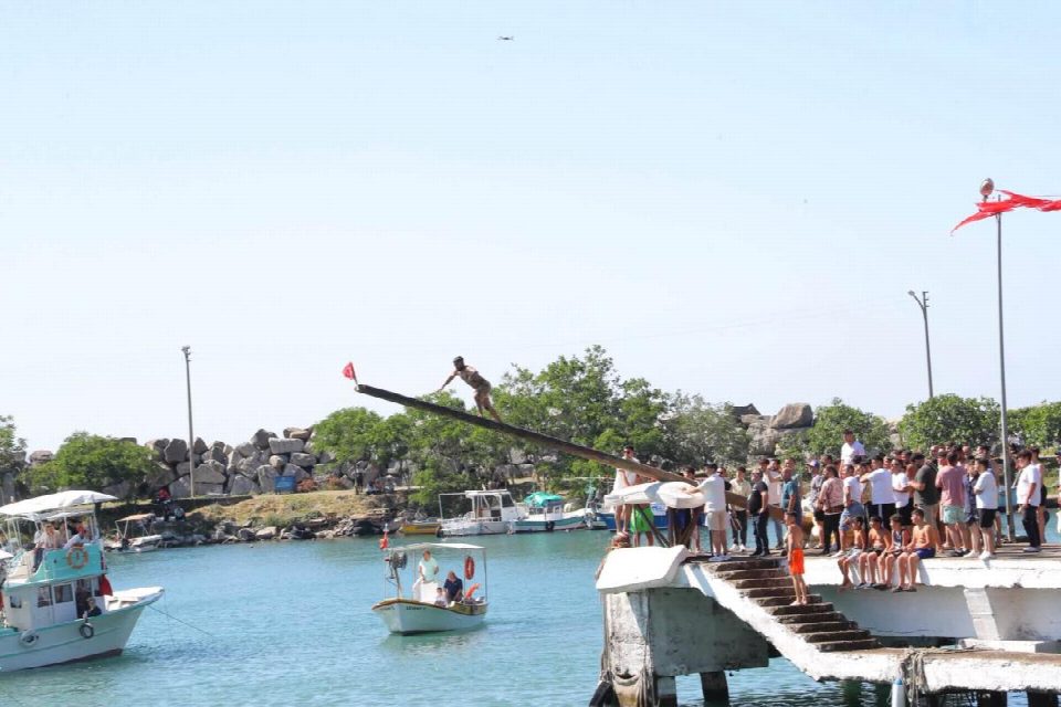 Yalıköy’de kabotaj bayramında kıyasıya rekabet, renkli görüntüler