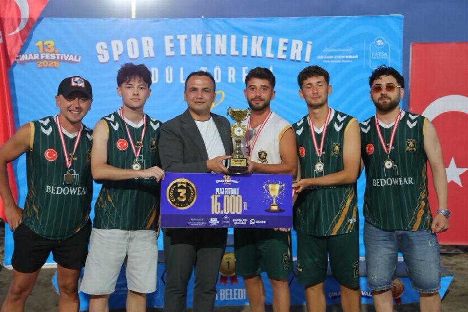 Çınar Festivali’nde plaj sporlarının şampiyonları ödüllerini aldı