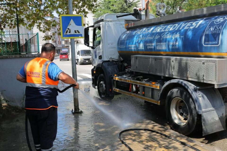 Fatsa’da temizlik mesaisi aralıksız sürüyor