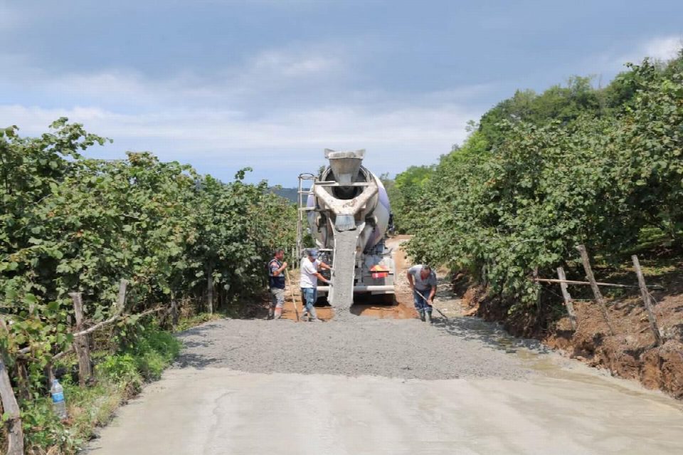 Kavraz mahallesi’nde ulaşımı rahatlatan yol çalışmaları sürüyor
