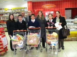 ÖĞRENCİLERE MARKETÇİ AMCALARINDAN JEST