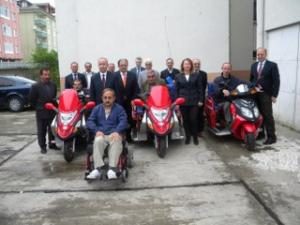 ENGELLİLER ENGELLİ ARACI İLE SEVİNDİ