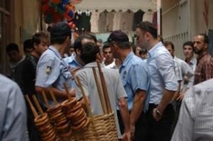 SİMİTCİYE ZABITA DAYAĞI!...