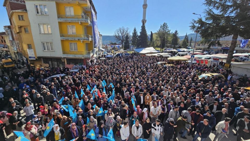 Enver Yılmaz'dan festival gibi miting.. Alankent ve Çamaş'ta Enver Yılmaz coşkusu
