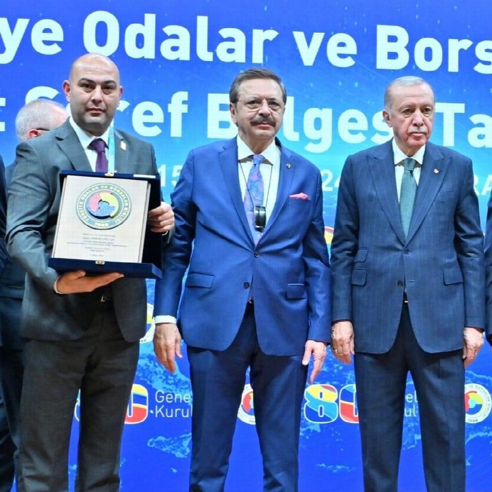Osman Carlı’ya başarı plaketi verildi